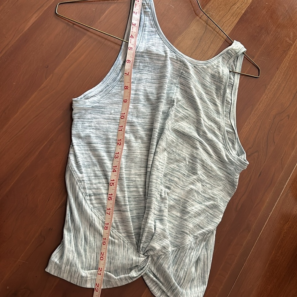 Cute Athleta Tank - Picture 4 of 6